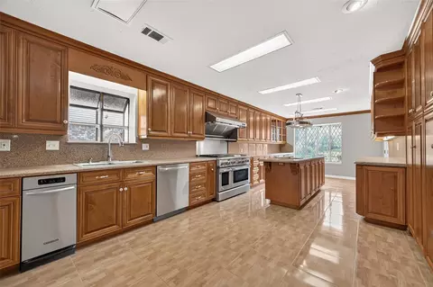 Kitchen - 16806 Deep Pines Dr, Spring, TX 77379 photo 4 of 5