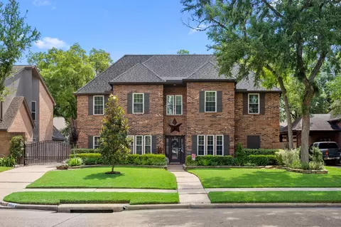 1002 Millstone Ct, Sugar Land, TX 77498