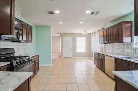 Kitchen - 19743 Adelaide Meadows Dr, Katy, TX 77449 photo 4 of 4