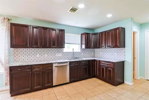 Kitchen - 19743 Adelaide Meadows Dr, Katy, TX 77449 photo 3 of 4