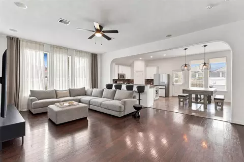 326 Lake Rim Dr, Rosenberg, TX 77469