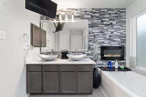 Bath - 2248 Forest Chestnut Dr, Spring, TX 77386 photo 2 of 5