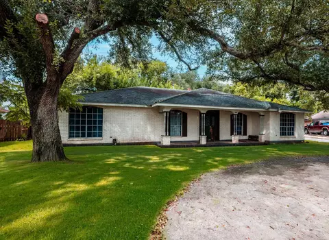 1856 Acacia Cir, Freeport, TX 77541