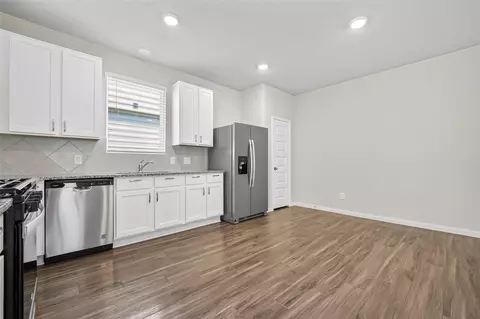 Kitchen - 13758 Goldeye Dr, Conroe, TX 77384 photo 5 of 6