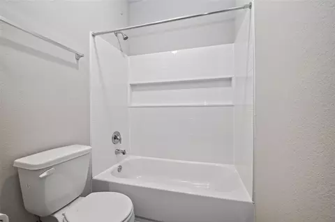 Bath - 13758 Goldeye Dr, Conroe, TX 77384 photo 3 of 5