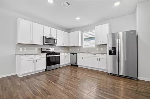 Kitchen - 13758 Goldeye Dr, Conroe, TX 77384 photo 2 of 6
