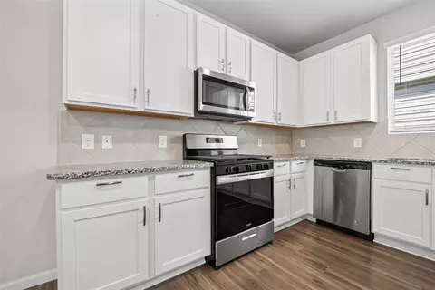 Kitchen - 13758 Goldeye Dr, Conroe, TX 77384 photo 3 of 6