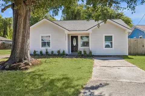 1202 Eubanks St, Houston, TX 77022