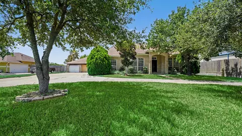 426 27th St, San Leon, TX 77539