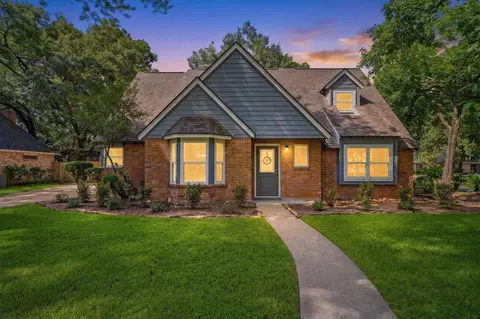 2002 Parkdale Dr, Kingwood, TX 77339