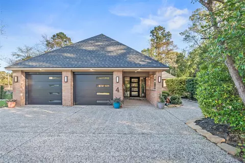 4 Thunderbird Dr, Conroe, TX 77304