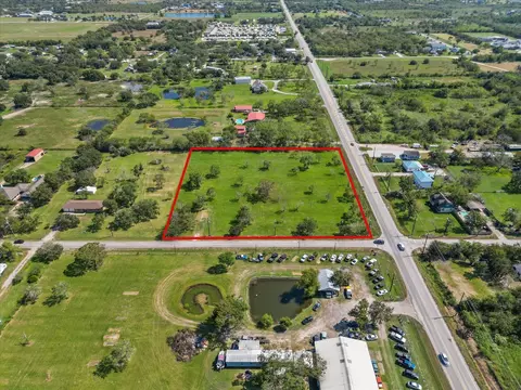 939 28th St, Dickinson, TX 77539