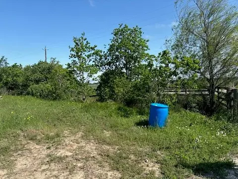 14520 Hughes Rd, Guy, TX 77444 photo 2