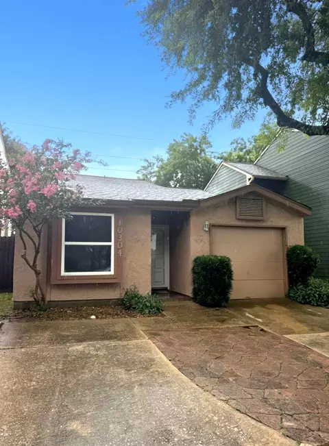 10304 Bridgeland Ln, Houston, TX 77041