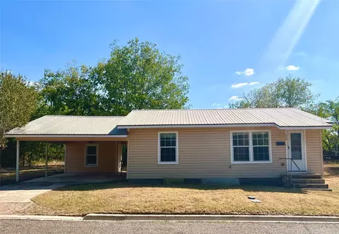 312 E Jones St, Luling, TX 78648