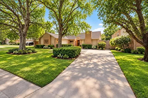 1034 Coachlight Dr, Houston, TX 77077