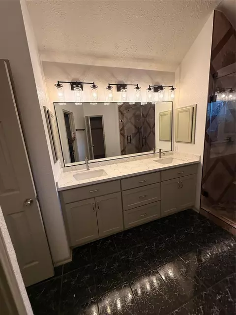 Bath - 5619 Roserock Ln, Spring, TX 77379 photo 2 of 6