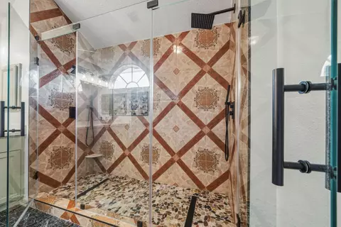 Bath - 5619 Roserock Ln, Spring, TX 77379 photo 6 of 6