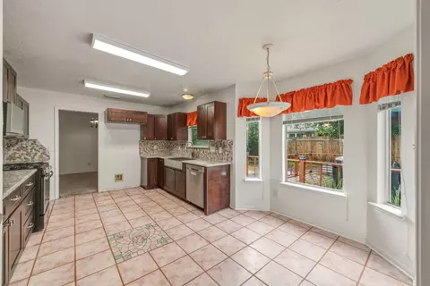 Kitchen - 5619 Roserock Ln, Spring, TX 77379 photo 4 of 4