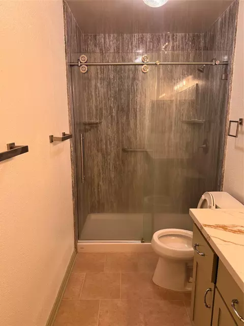 Bath - 5619 Roserock Ln, Spring, TX 77379 photo 3 of 6