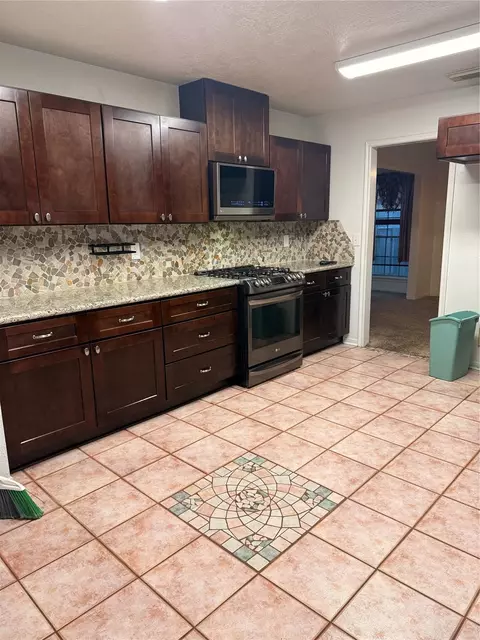 Kitchen - 5619 Roserock Ln, Spring, TX 77379 photo 2 of 4