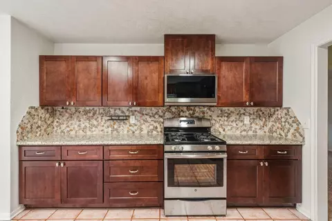 Kitchen - 5619 Roserock Ln, Spring, TX 77379 photo 3 of 4