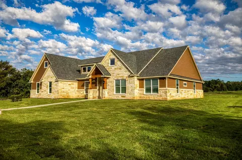 215 Carey Dr, Brenham, TX 77833