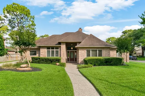 15935 Parkchester Dr, Houston, TX 77062
