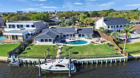 2882 Dominique Dr, Galveston, TX 77551
