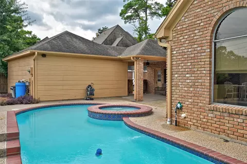Exterior - 6018 Spring Creek Ln, Spring, TX 77379 photo 7 of 10