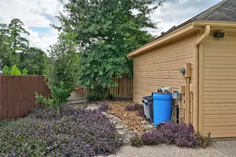 Exterior - 6018 Spring Creek Ln, Spring, TX 77379 photo 8 of 10