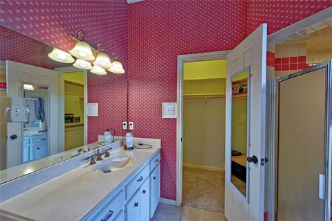 Bath - 6018 Spring Creek Ln, Spring, TX 77379 photo 4 of 6