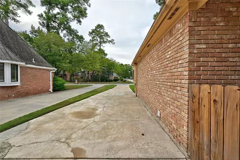 Exterior - 6018 Spring Creek Ln, Spring, TX 77379 photo 10 of 10