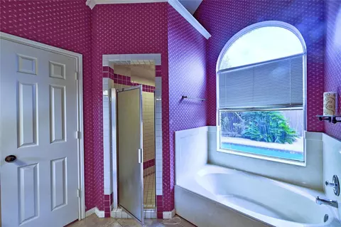 Bath - 6018 Spring Creek Ln, Spring, TX 77379 photo 5 of 6
