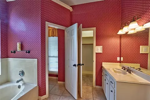 Bath - 6018 Spring Creek Ln, Spring, TX 77379 photo 6 of 6