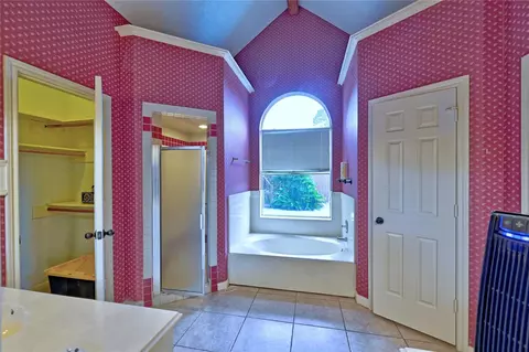 Bath - 6018 Spring Creek Ln, Spring, TX 77379 photo 3 of 6
