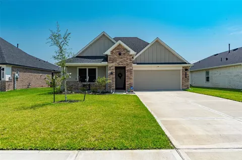 9705 Wall St, Texas City, TX 77591