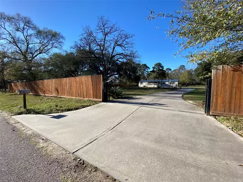 2581 Mann Rd, Conroe, TX 77303 photo 3