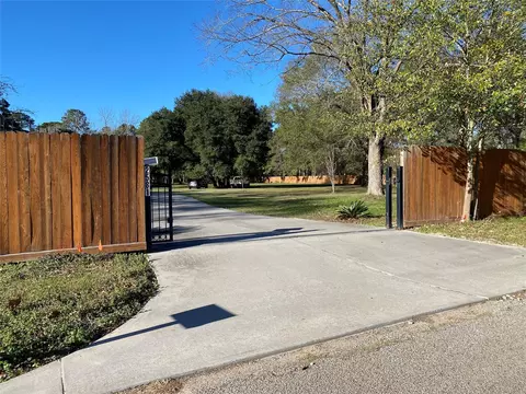 2581 Mann Rd, Conroe, TX 77303 photo 4