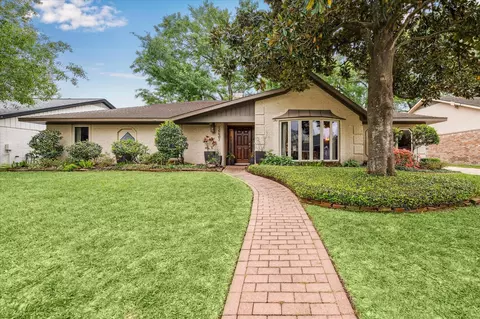 10607 Riverview Dr, Houston, TX 77042