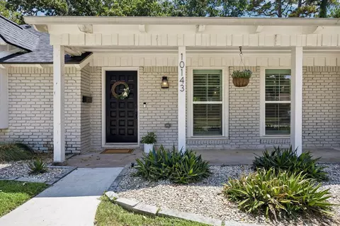 10143 Whiteside Ln, Houston, TX 77043