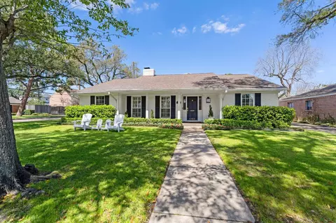 6166 Olympia Dr, Houston, TX 77057