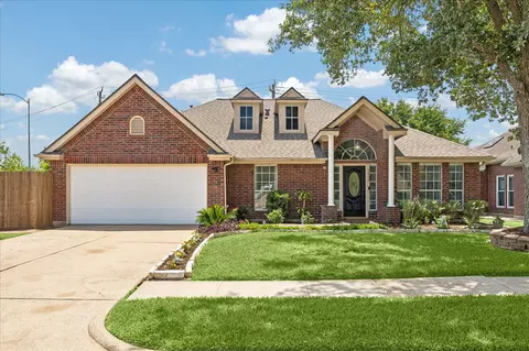 1602 Oak Place Ct, Pearland, TX 77581