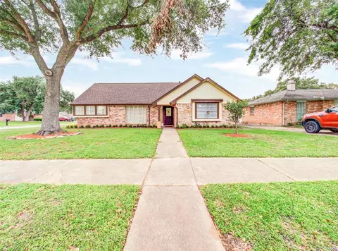 13526 Sherwood St, Sugar Land, TX 77498