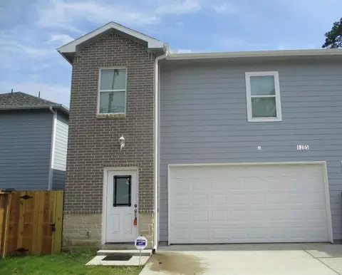 8205 Oak Knoll Ln #A, Houston, TX 77028