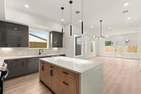 2717 Sampson St, Houston, TX 77004