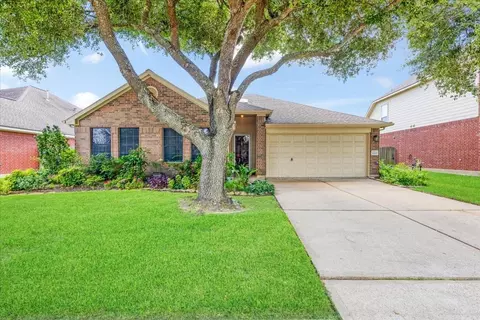 6712 Paigetree Ln, Pearland, TX 77584