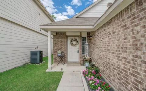 25416 Grotto Falls Ln, Porter, TX 77365