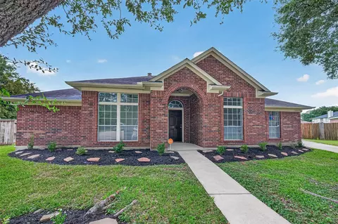 1906 Tall Gum Dr, Fresno, TX 77545