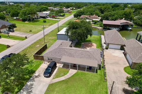 3601 17th St N, Texas City, TX 77590
